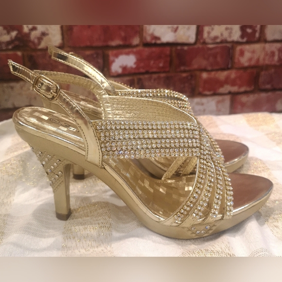 Gold shoes - Picture 5 of 16